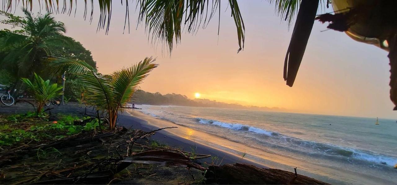 Mecca Hotel Puerto Viejo de Talamanca Bagian luar foto