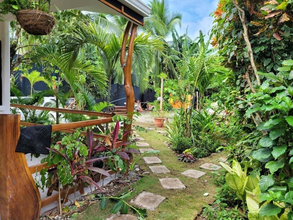 Mecca Hotel Puerto Viejo de Talamanca Bagian luar foto