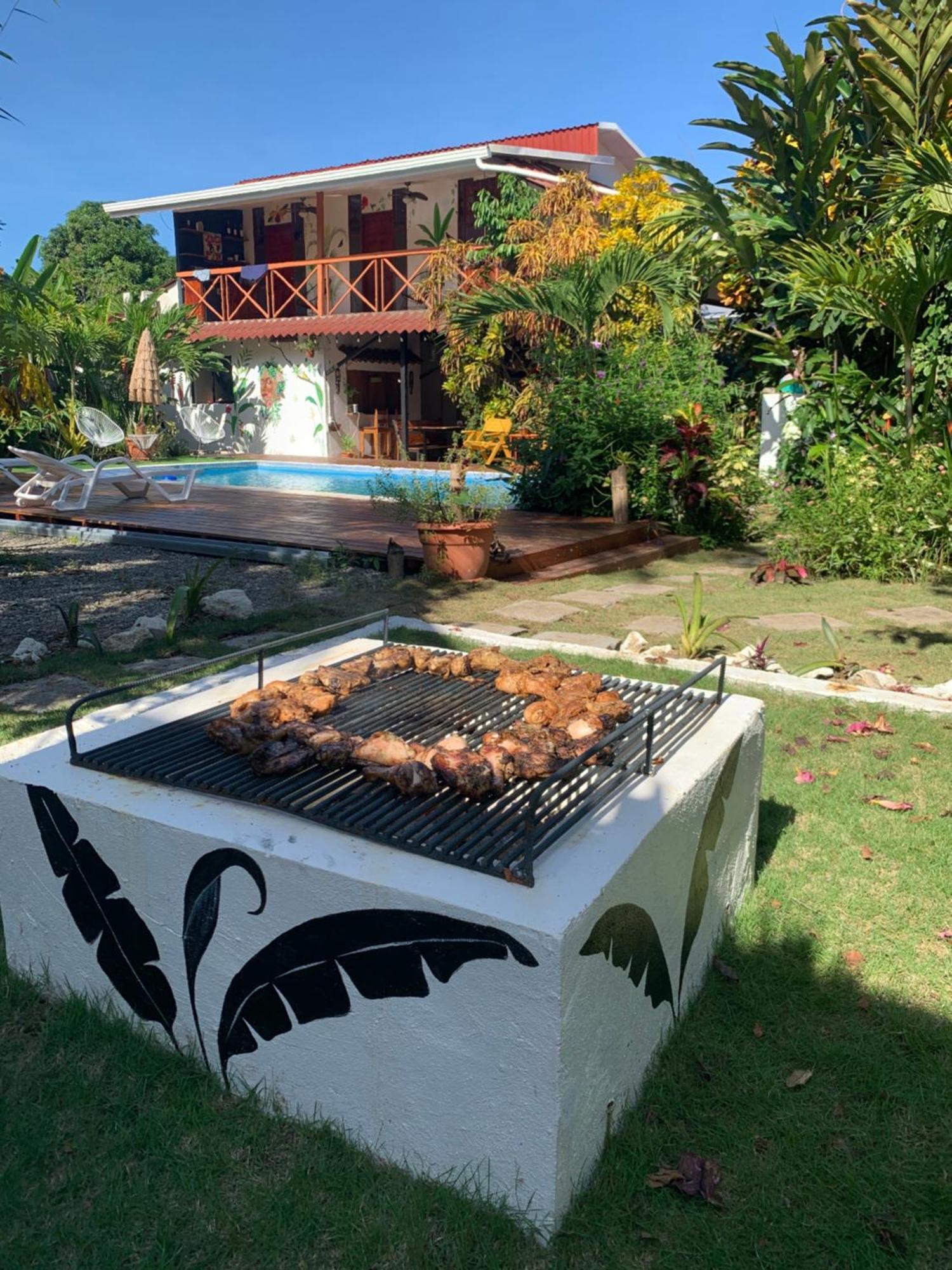 Mecca Hotel Puerto Viejo de Talamanca Bagian luar foto