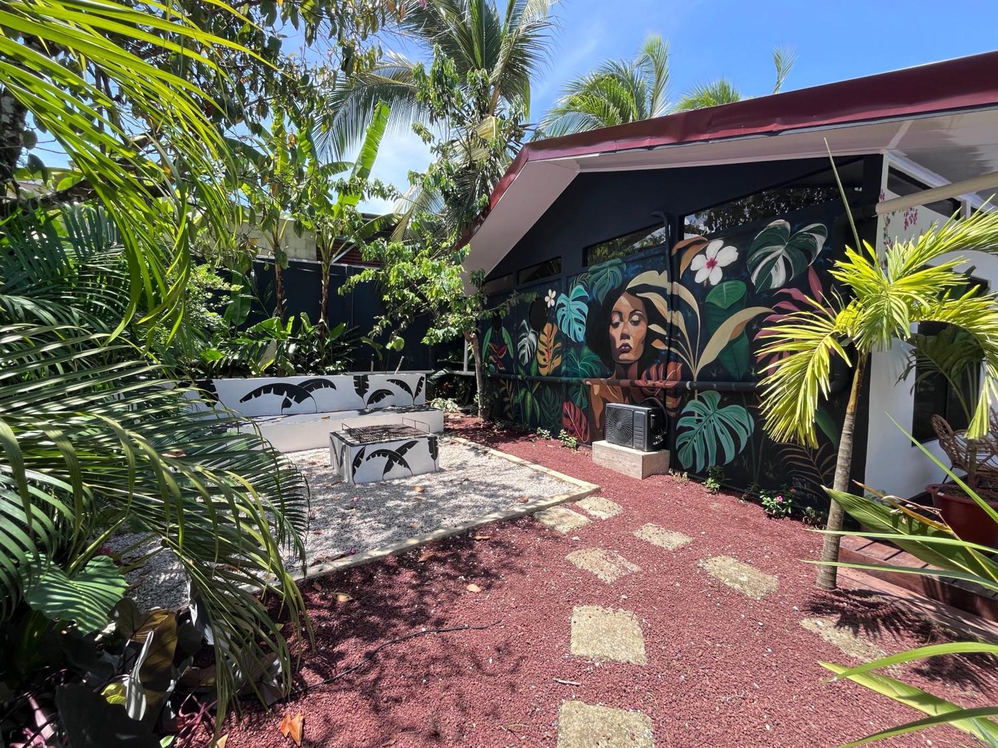 Mecca Hotel Puerto Viejo de Talamanca Bagian luar foto