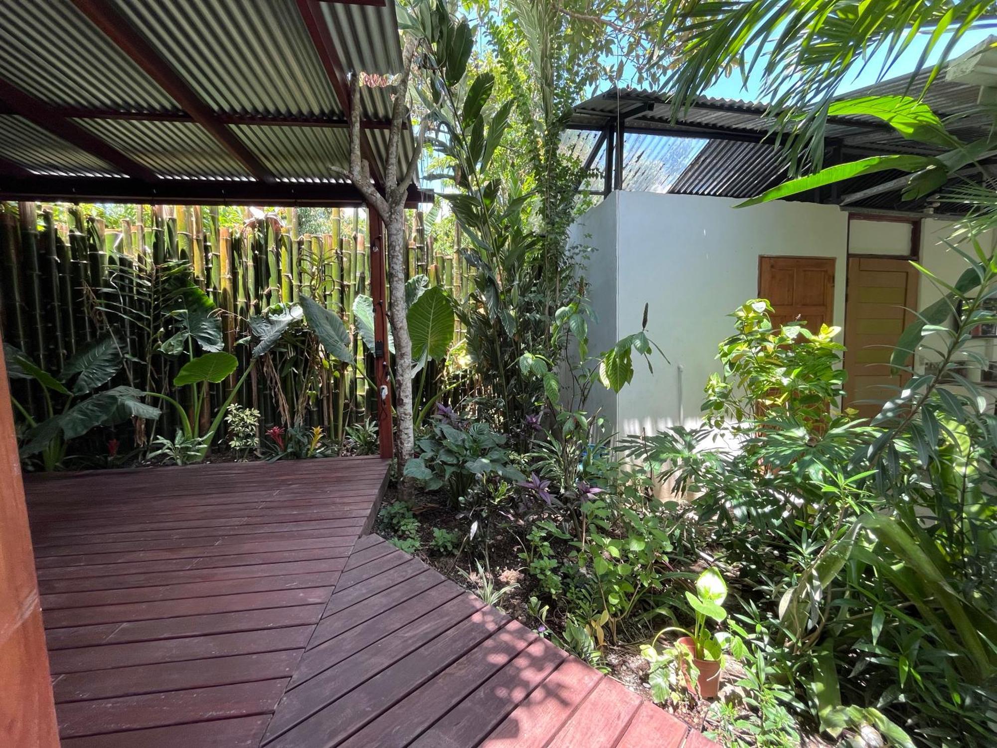 Mecca Hotel Puerto Viejo de Talamanca Bagian luar foto